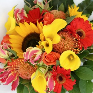 Bouquets: Bright cheerful bouquet