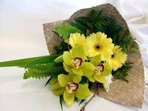 Bouquets: Flax Wrap Bouquet