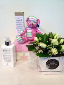 New Baby: Baby Girl Gift Pack