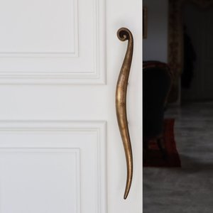 Products: Solid Bronze Wave Pull Handle - BlacksandBronze