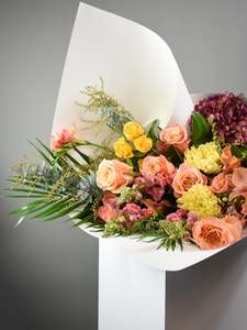 Arrangements: Fresh Flowers | Fruit burst