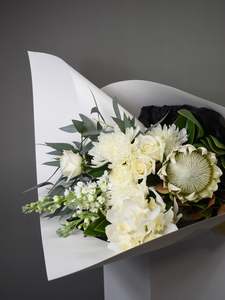 Arrangements: Fresh Flowers | French Vanilla