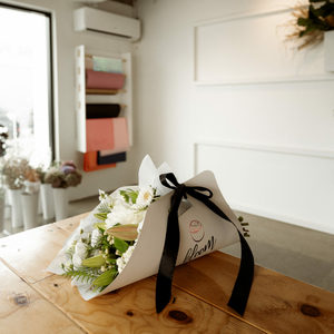 Flower Carrier White and Green - Bloom Bouquets