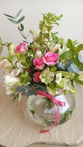 All: Alstro-rose in a  vase