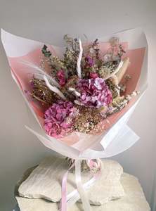 Gifts: Dried flower Bouquet