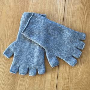 Possum Merino Gloves: Silver Possum Merino Silk Fingerless Gloves