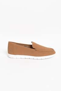 Laguna Quays: Ajay Tan Loafer