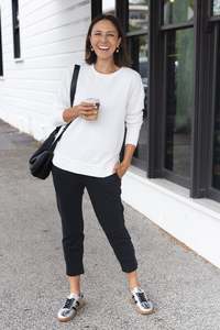 Tops Sleeved1: Simplified White Cotton Crewneck Sweatshirt