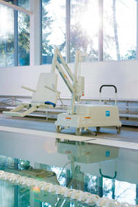 Pool Access: PAL 2 PORTABLE AQUATIC PATIENT HOIST