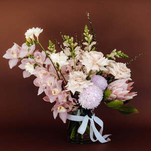 Christmas Flowers: Floral Bouquet In Vase