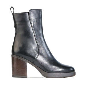 Footwear: EOS - Katt Boot // Black