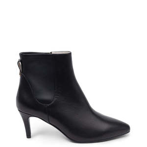 Footwear: Kathryn Wilson - Kelly Boot // Black