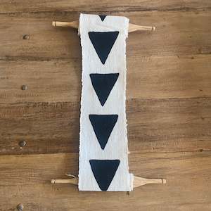 Art: Textile Totem - Purpose White / Black