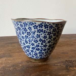 Tableware: Japanese Tea Cup - Blue Daisy