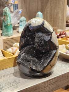 Crystals: Cut Base Septarian Egg