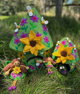 The Woodlands: Sunflower Fairy House Large