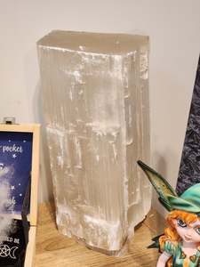 7.6kg Selenite