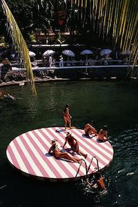 Art Prints: SLIM AARONS 'LA CONCHA BEACH CLUB' PHOTOGRAPHIC PRINT - SIZE E FRAMED - EX DISPLAY