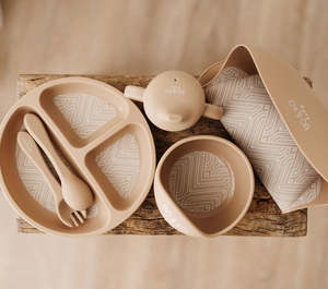 Products: Essentials Feeding Set | Tan