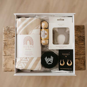 Products: Island Mama & Pepe Gift Box