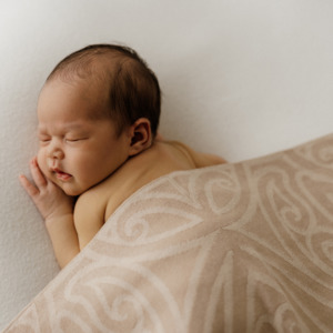 Paraikete Blanket: Mohimohi Woven Pēpi Blanket | Onepū