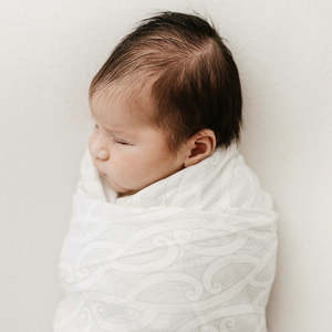 Pepi Wraps: Te Pātiki Pēpi Wrap | Grey
