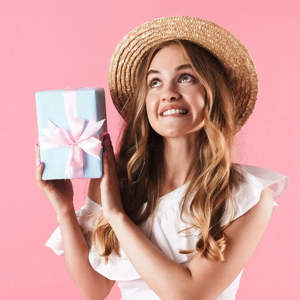 Gift Guide: E-Gift Card 💌 Send the Gift of Choice!