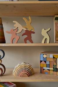 Raduga Grez: Moving People