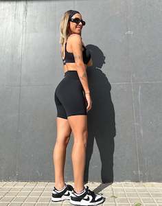 Shorts: Midi Shorts Black