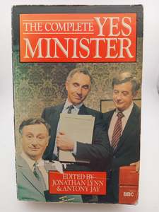Humour: The Complete Yes Minister by Jonathan Lynn, Antony Jay