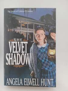 The Velvet Shadow (The Heirs of Cahira O'Connor #3) by Angela Elwell Hunt