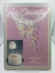 Cake Decorating: New Zealand Cake Decorating by Judy Lang & Janet Perks