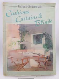 Crafts: First Steps in Cushions, Curtains and Blinds by Carolyn Watts