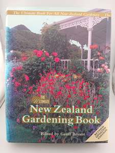 Gardening: The Ultimate New Zealand Gardening Book by Geoff Bryant (Editor)