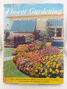 Gardening: Flower gardening with the Journal of Agriculture by Salinger & Say & Marcussen