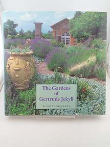 Architecture: The Gardens of Gertrude Jekyll by Richard Bisgrove