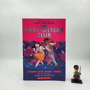 8 10 Year Old Childrens Books: Logan Likes Mary Anne! (Baby-Sitters Club Graphic Novels #8) - Ann M. Martin