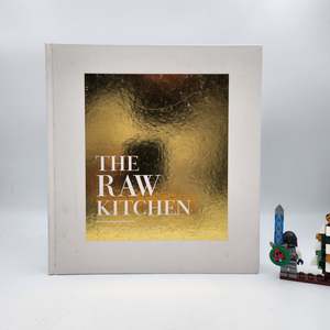 Self Help: The Raw Kitchen - Olivia Scott