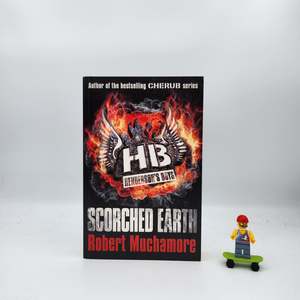Scorched Earth (Henderson's Boys #7) - Robert Muchamore