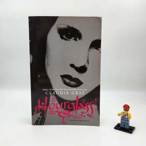 Hourglass (Evernight #3) - Claudia Gray