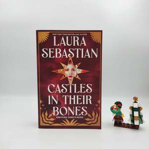 Young Adult Fiction: Castles in their Bones (Castles in Their Bones #1) - Laura Sebastian