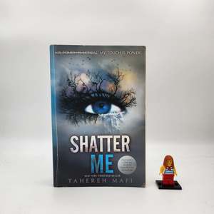 Young Adult Books: Shatter Me (Shatter Me #1) - Tahereh Mafi