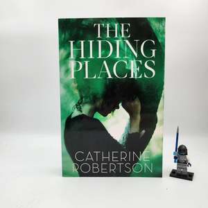 New Zealand Authors: The Hiding Places - Catherine Robertson