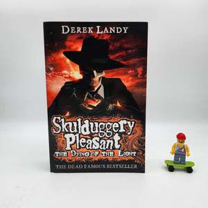 Horror: The Dying of the Light (Skulduggery Pleasant #9)