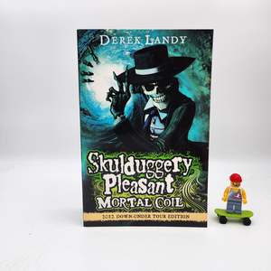 Horror: Mortal Coil - (Skulduggery Pleasant #5)
