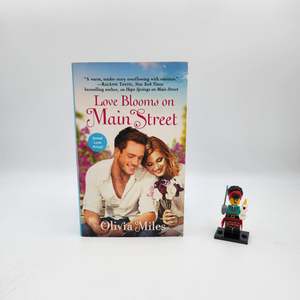 Under 5: Love Blooms on Main Street (Briar Creek #4)