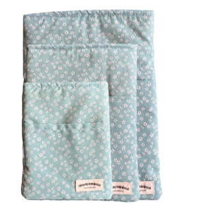 New Bookish: Book Sleeve - Blue Daisy