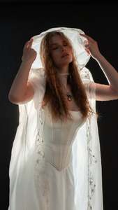 Accessories: Holly Cape