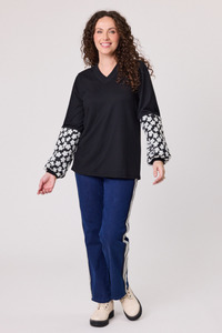 18: Daisy Print Sleeve Top Black/White
