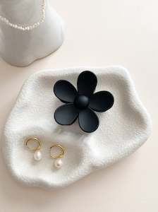 For Her: Large daisy -Black